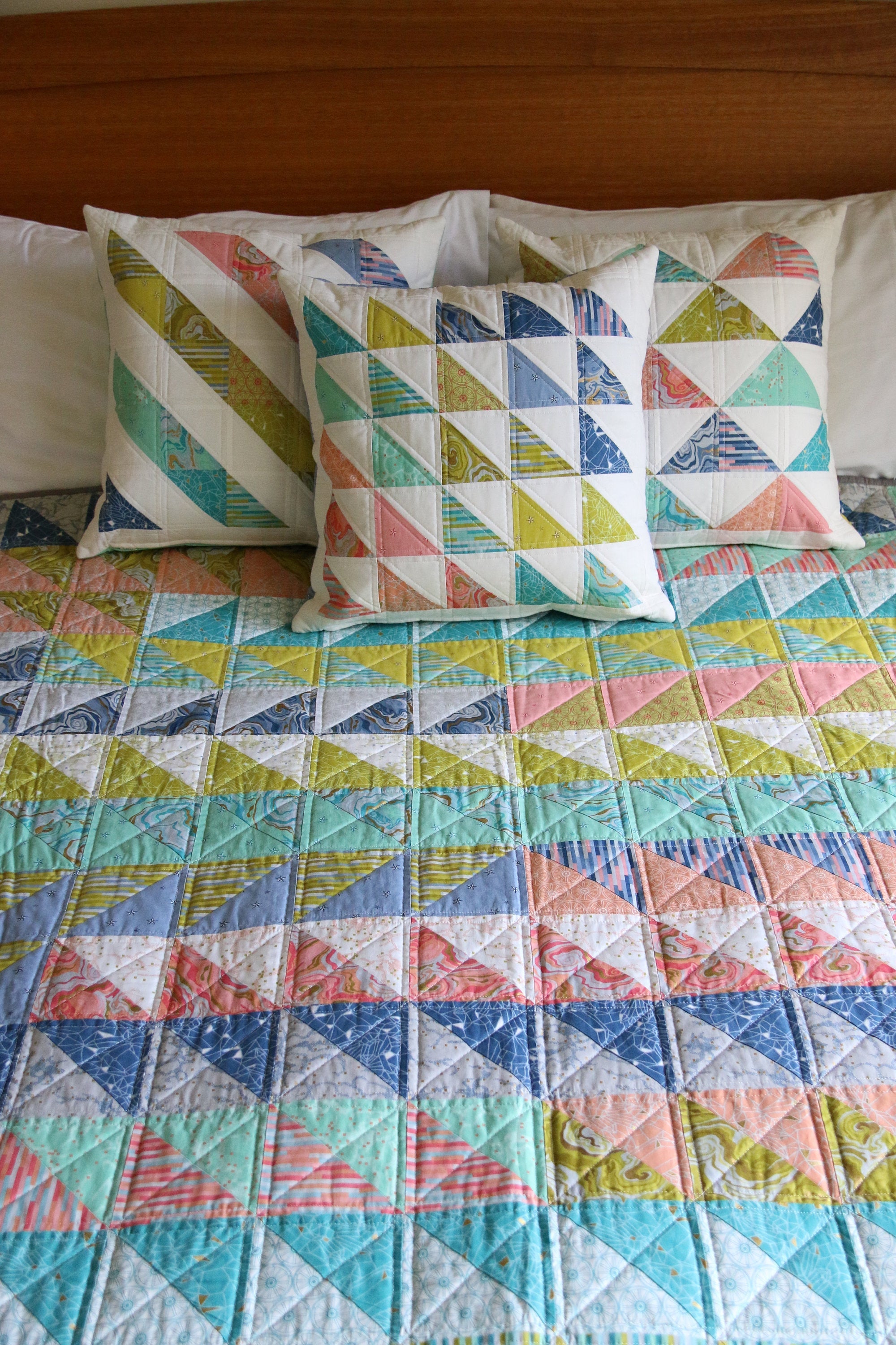 Triple Triangles Cushion Mini Pattern - PDF